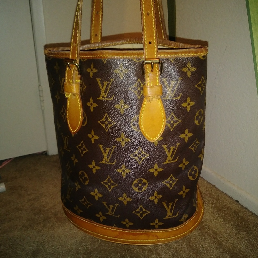 Authentic Louis Vuitton Petit Monogram Bucket 23